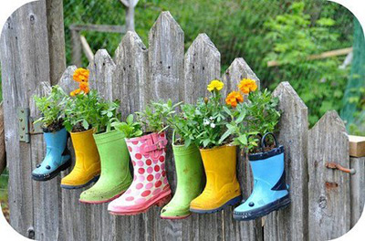 upcycling boots as planters