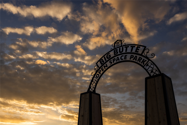Picture of the Whiskey Gulch park entry arch