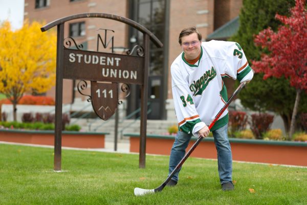 !Riley graves poses with a hockey stick