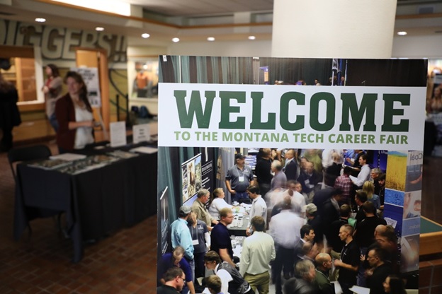 students at career fair