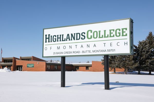Highlands College sign